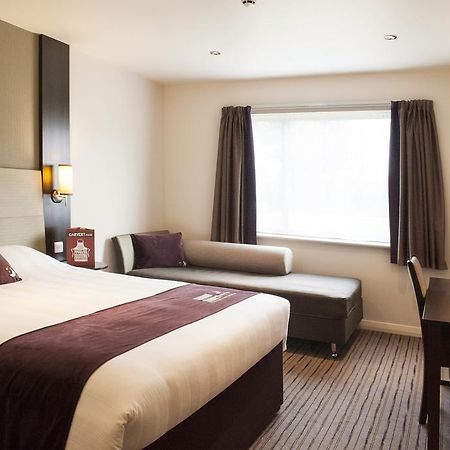 Premier Inn Stevenage Central Bagian luar foto