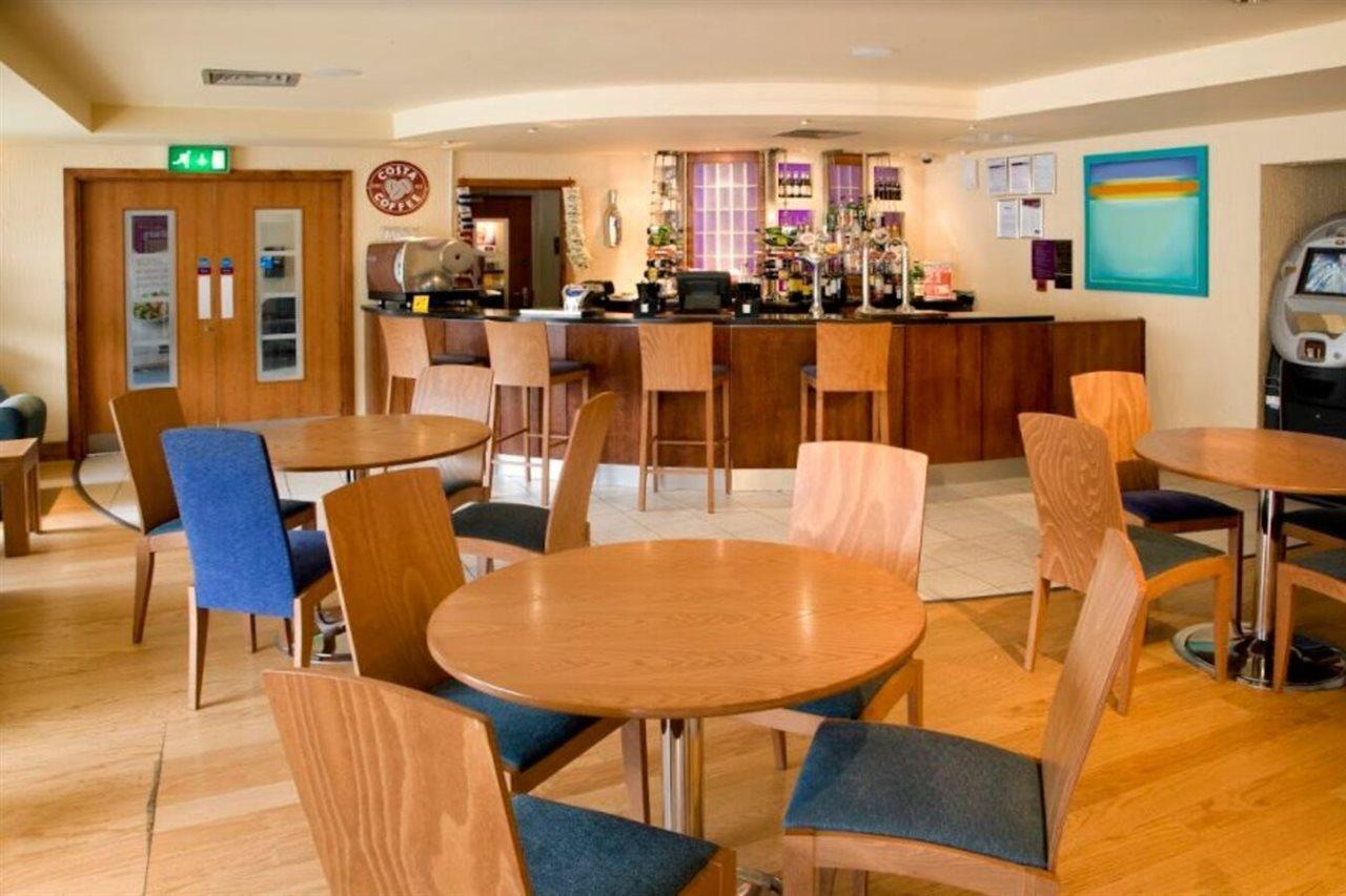 Premier Inn Stevenage Central Bagian luar foto