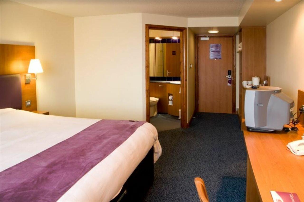 Premier Inn Stevenage Central Bagian luar foto