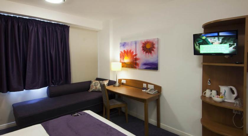 Premier Inn Stevenage Central Bagian luar foto