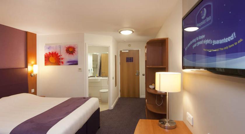 Premier Inn Stevenage Central Bagian luar foto