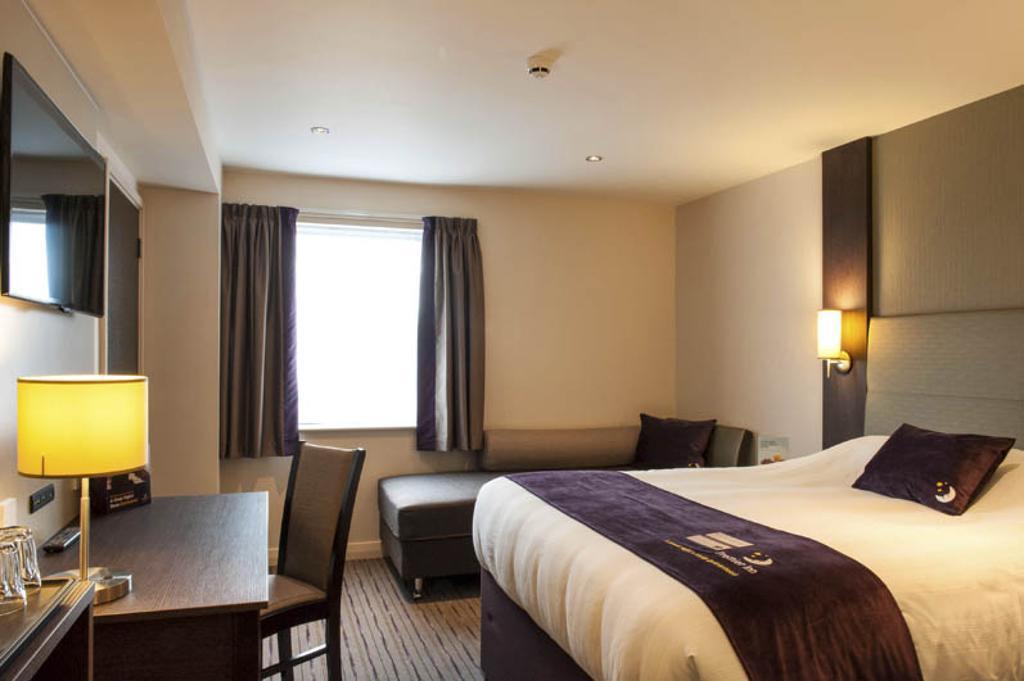 Premier Inn Stevenage Central Bagian luar foto