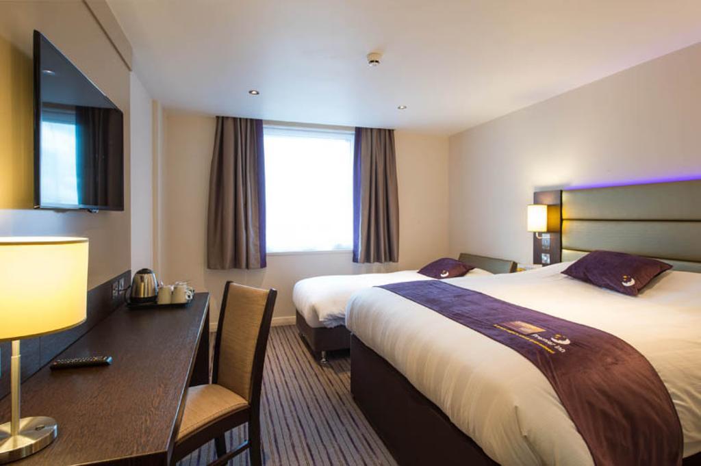 Premier Inn Stevenage Central Bagian luar foto