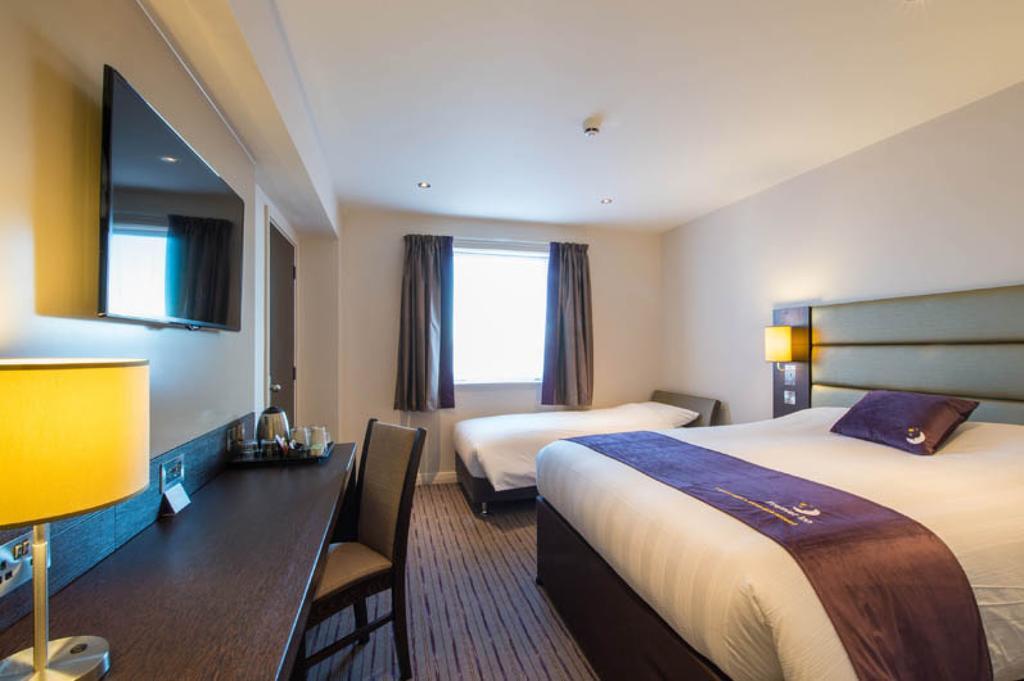 Premier Inn Stevenage Central Bagian luar foto
