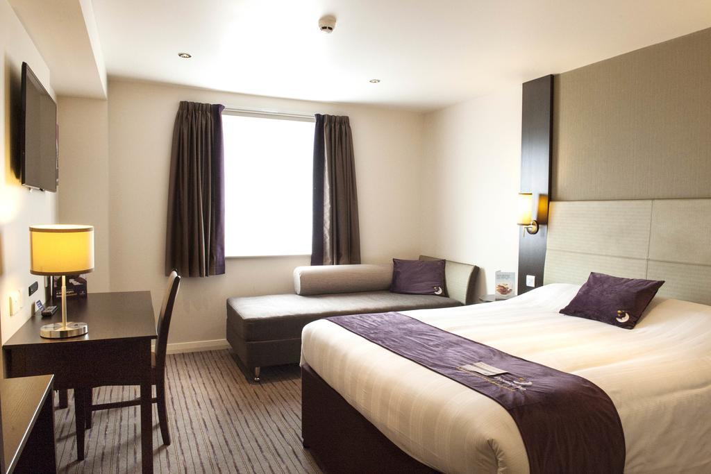 Premier Inn Stevenage Central Bagian luar foto