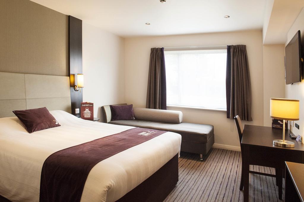 Premier Inn Stevenage Central Bagian luar foto