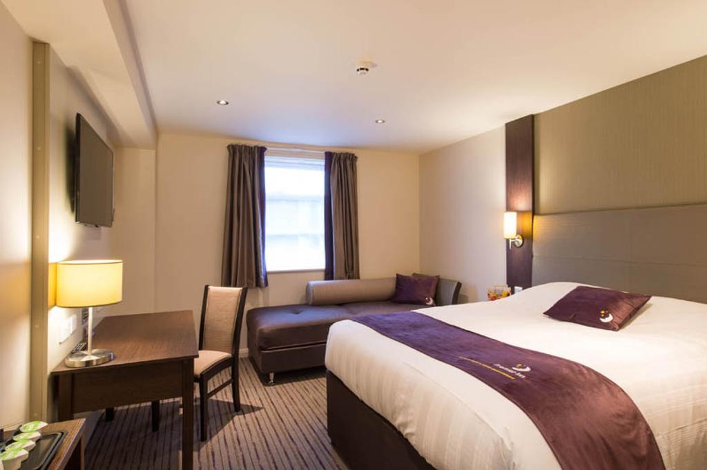 Premier Inn Stevenage Central Bagian luar foto