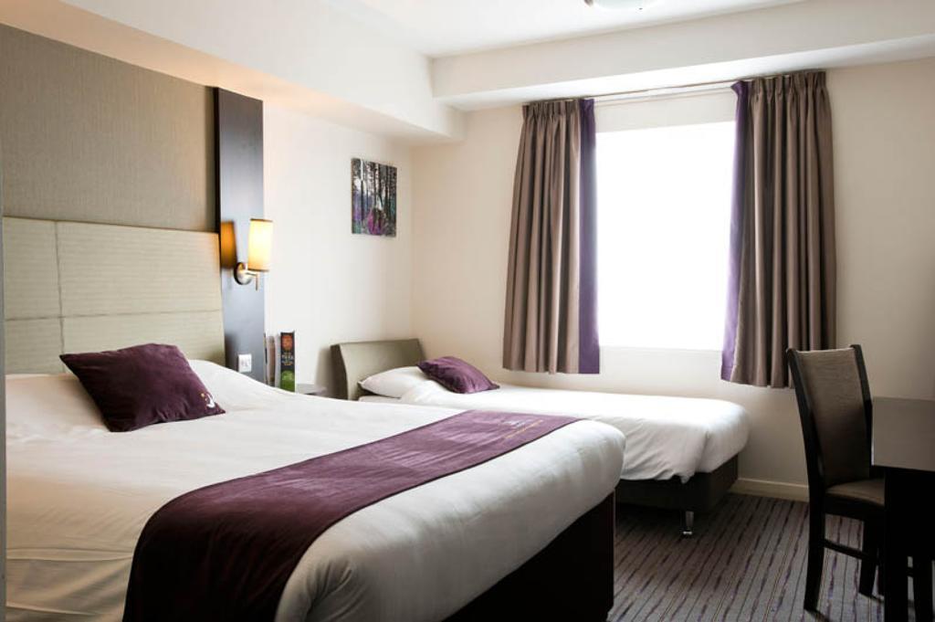 Premier Inn Stevenage Central Bagian luar foto
