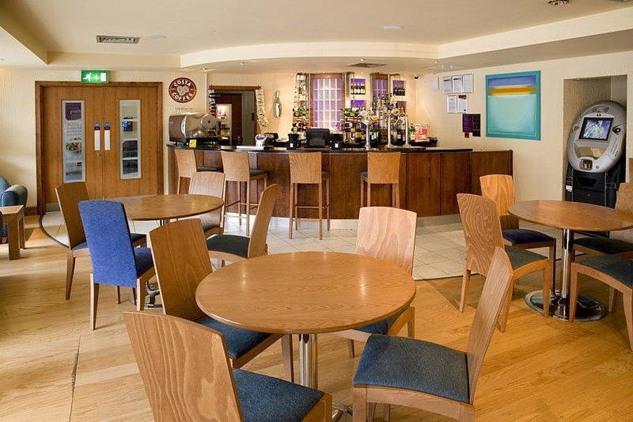 Premier Inn Stevenage Central Bagian luar foto